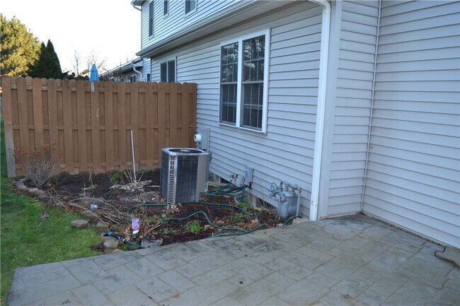 Building Photo - 24 Amberwood Pl