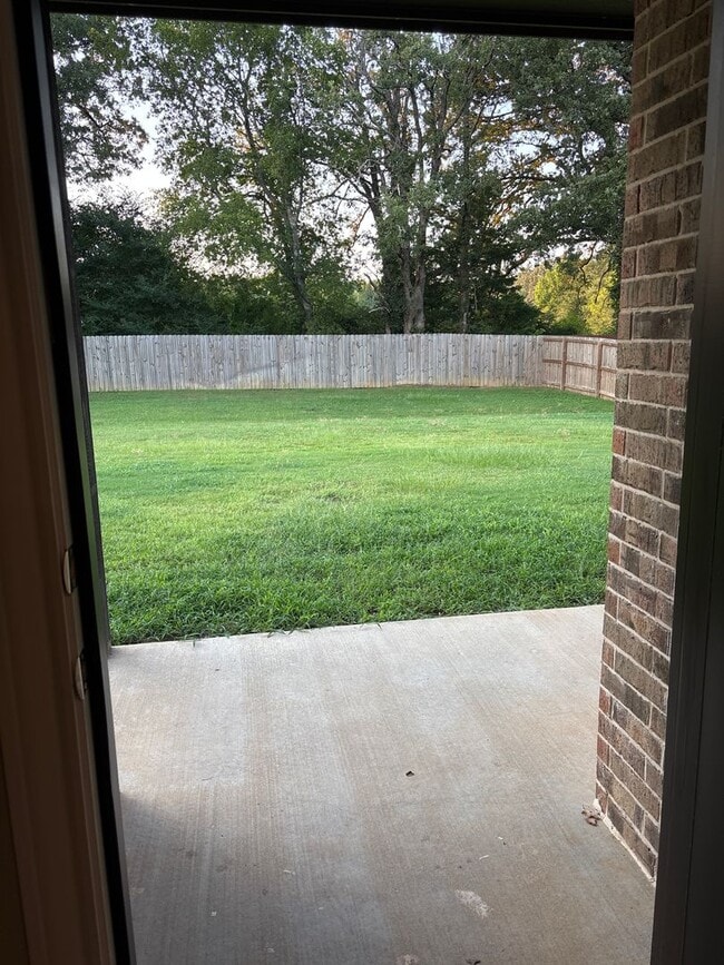 Building Photo - Beautiful South Tyler Rental in Royal Vista Estates!