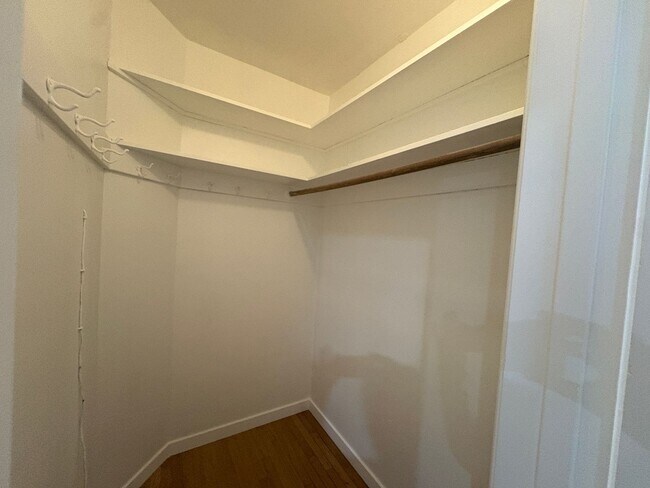 Building Photo - Downtown Palo Alto Living – 1 Bedroom Apar...