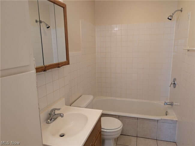 Building Photo - 637 E Wilbeth Rd