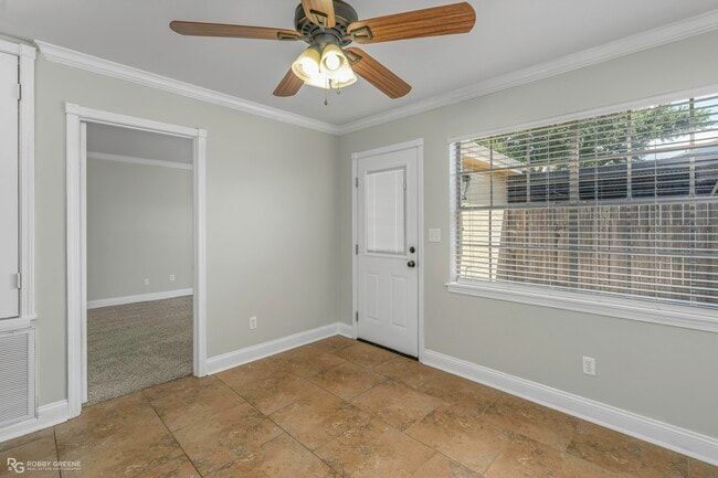 Building Photo - 10001 Stratmore Cir