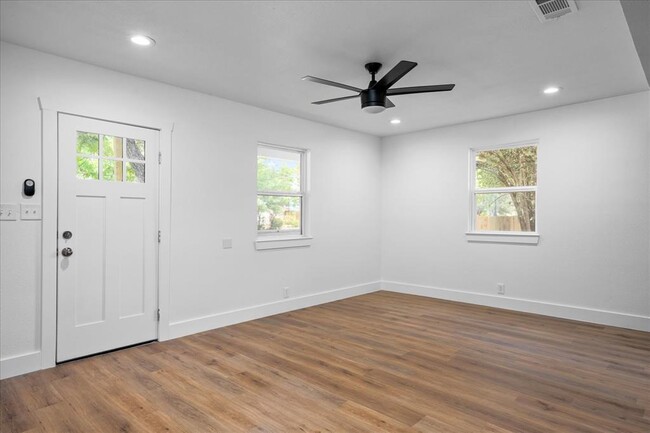 Building Photo - 714 S Blanco St