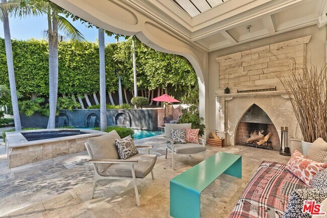 Building Photo - 2806 Nichols Canyon Rd