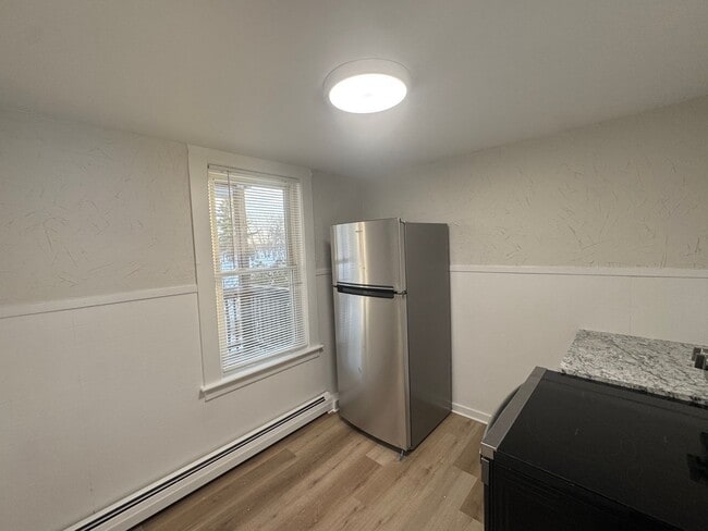 Building Photo - 16 Avon St