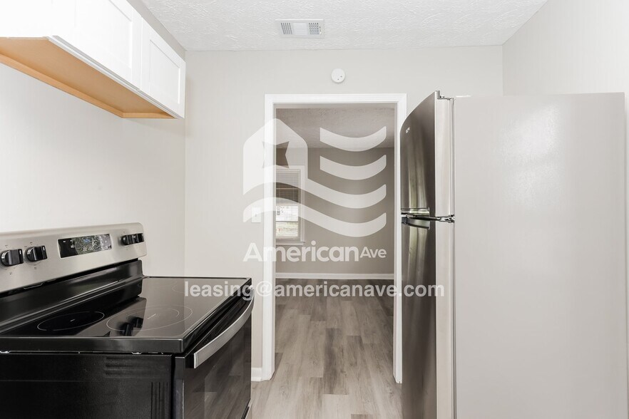 Building Photo - 214 Evergreen St