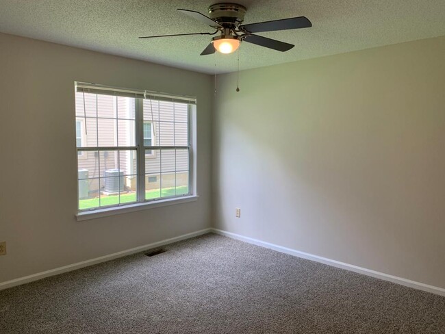 Building Photo - 316 River Forest Rd