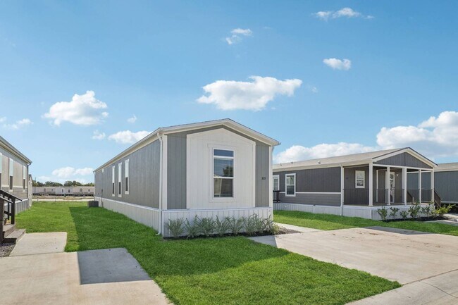 Building Photo - 1606 Fox Dr