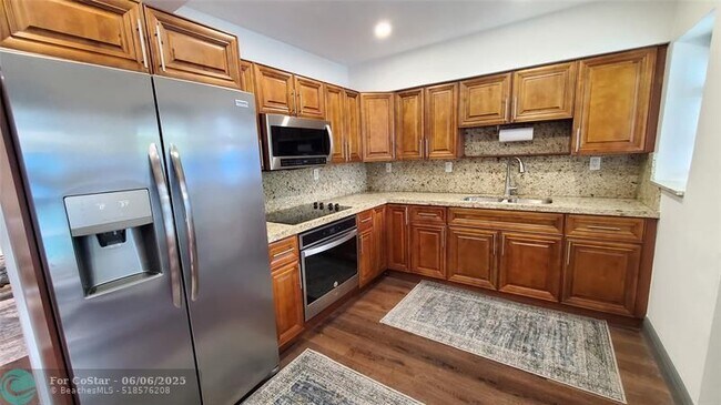 Building Photo - 1548 SW 28th Ave