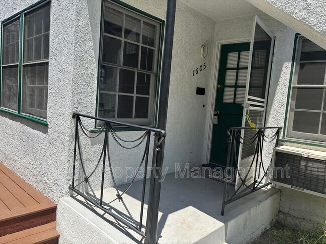 Building Photo - 1605 N Verdugo Rd