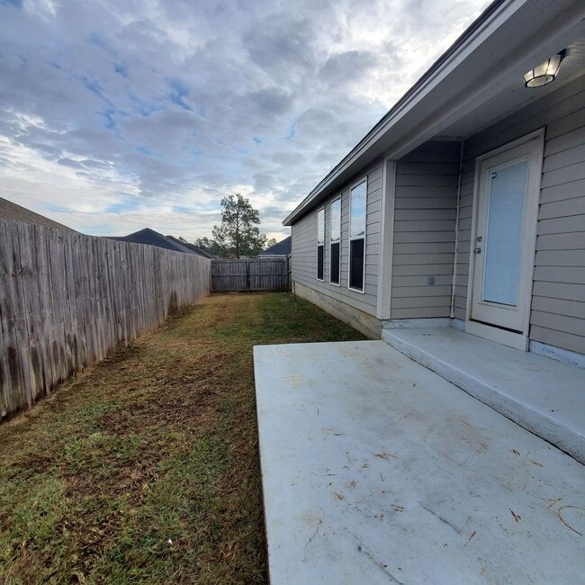 Building Photo - Modern Elegance Meets Southern Comfort: 4BR/2BA Gem in Northlake Neighborhood!