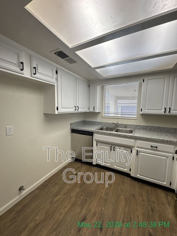 Building Photo - 150 S Peppertree St