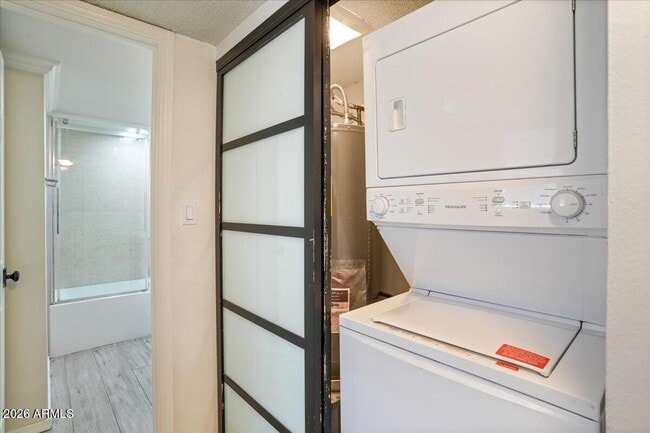 Building Photo - 6528 N 17th Ave