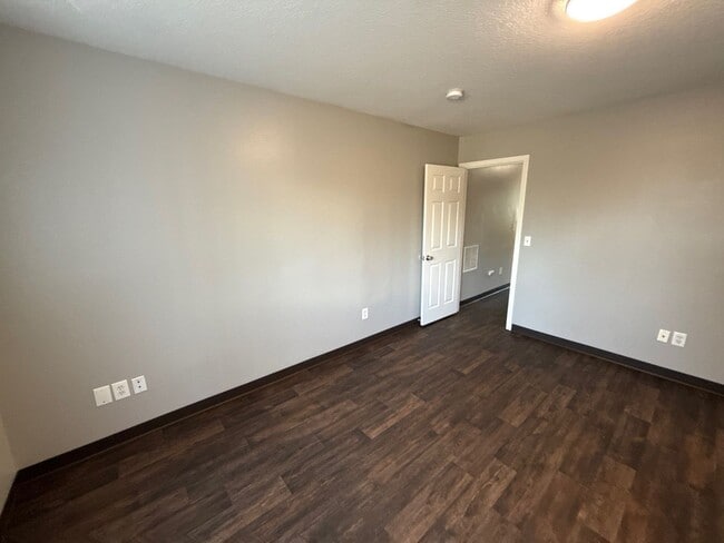 Building Photo - 4312 Sacramento Ct NE