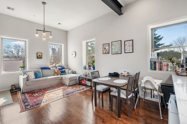 Building Photo - 178 Elm St