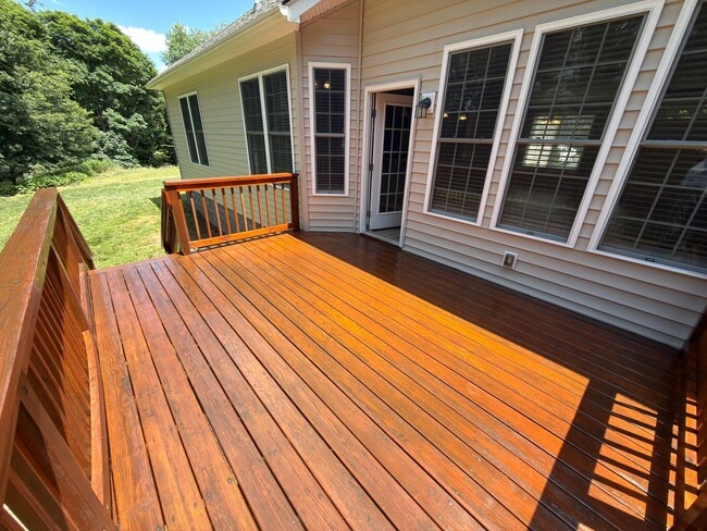 Building Photo - Beautiful Three Bedroom, Two and a half Bath home available in River Wood of Fairlawn