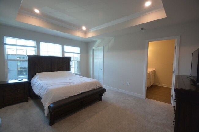 Building Photo - Beautiful and New this 4 Bedroom Townhouse