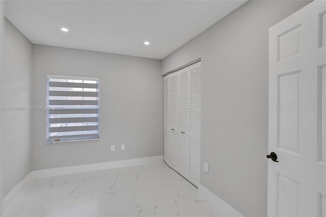 Building Photo - 5314 SW 140th Pl