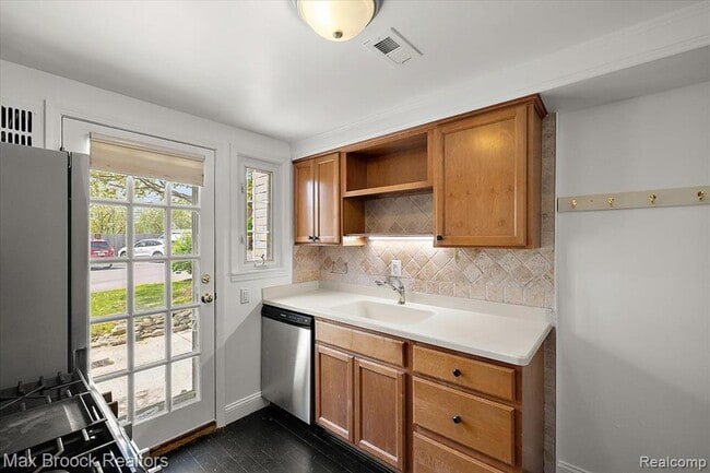 Building Photo - 1652 Graefield Rd