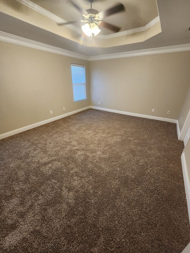 Building Photo - In Legends Park neighborhood! 3 bed 2 bath 2 car garage