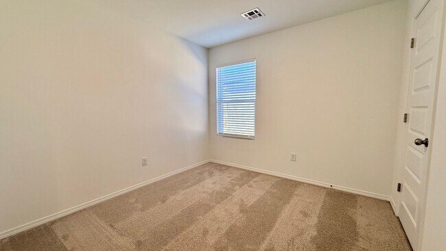 Building Photo - Brand New!! Cute 3 bed, 2 bath in Tuscany Lakes