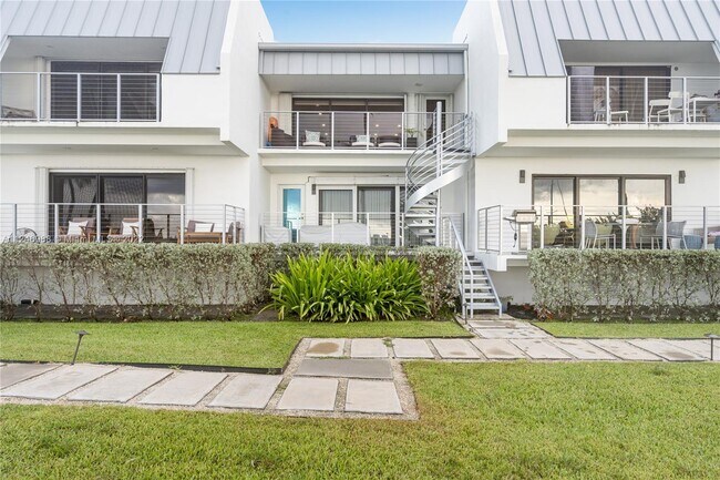 Building Photo - 166 Harbor Dr