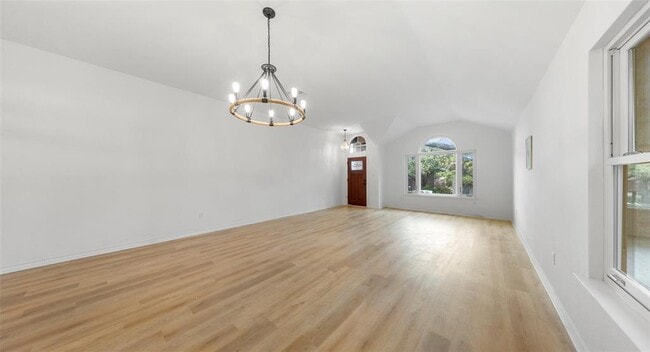 Building Photo - 2527 Crenshaw Dr
