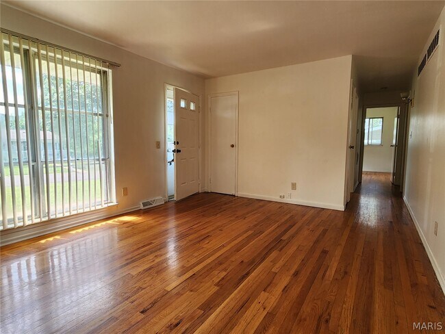 Building Photo - 702 Vendome Ln