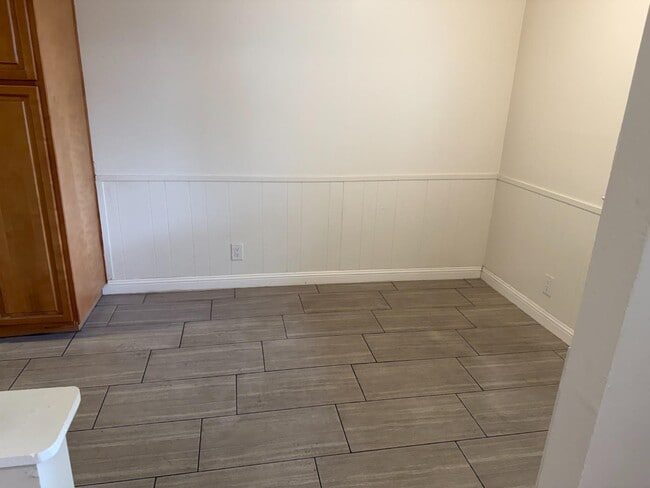 Building Photo - 670 Azara Pl