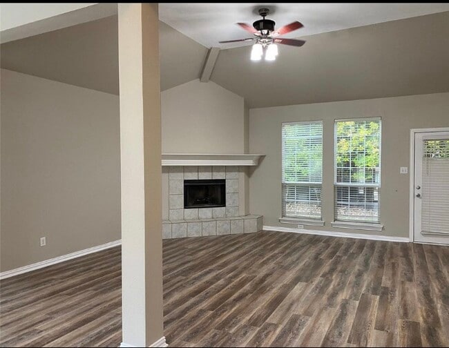 Building Photo - 3011 Bayside Dr