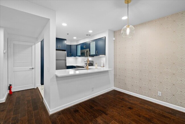 Building Photo - Modern Comfort in Historic Old Town