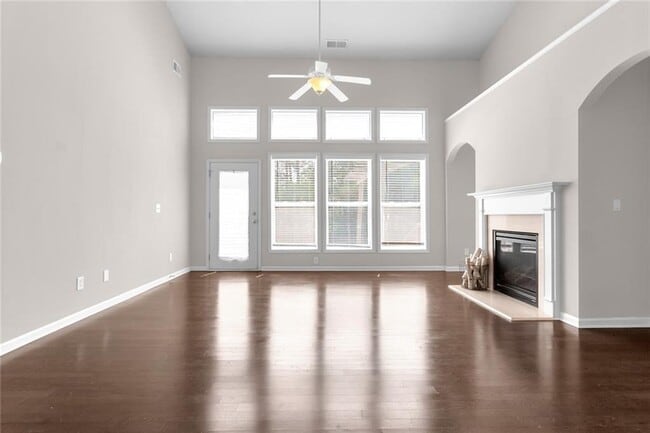 Building Photo - 3610 Crowchild Dr