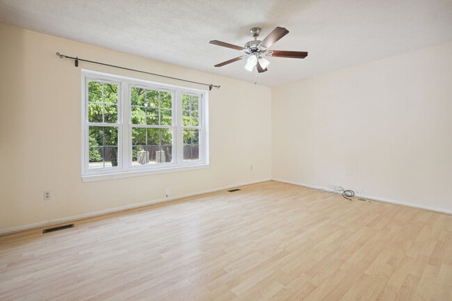 Building Photo - 8266 Amity Cir