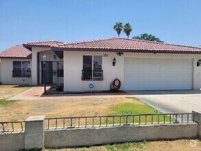 Building Photo - 4 bedroom in Cathedral City