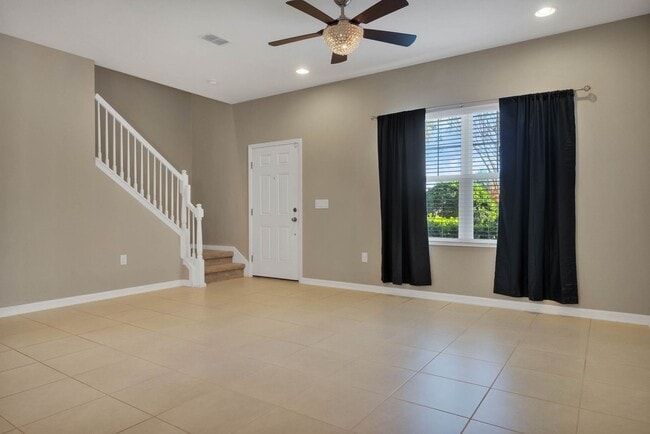 Building Photo - AVAILABLE NOW! 3/2.5/2 townhome close to H...