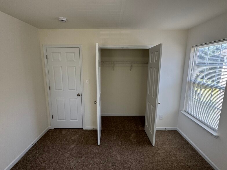 Building Photo - 2818 Oakdale Pasture Dr