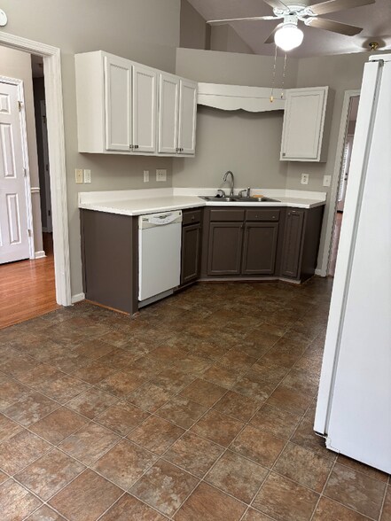 Building Photo - 2932 WaterStone Loop