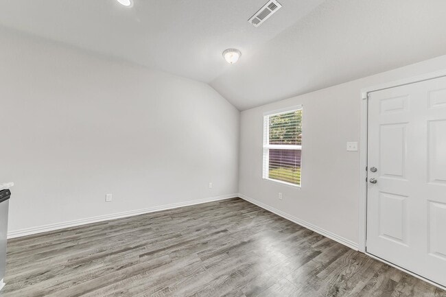 Building Photo - 1604 Lil Larry Dr