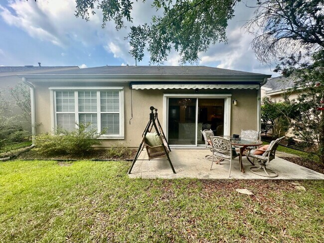Building Photo - Beautifully Updated Elegant two Bedroom Ho...