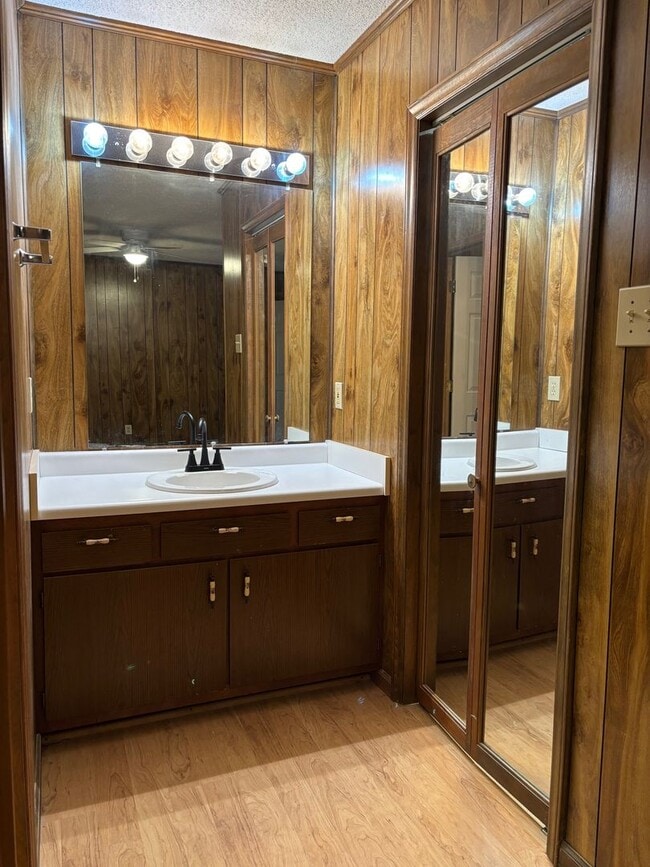 Building Photo - 1448