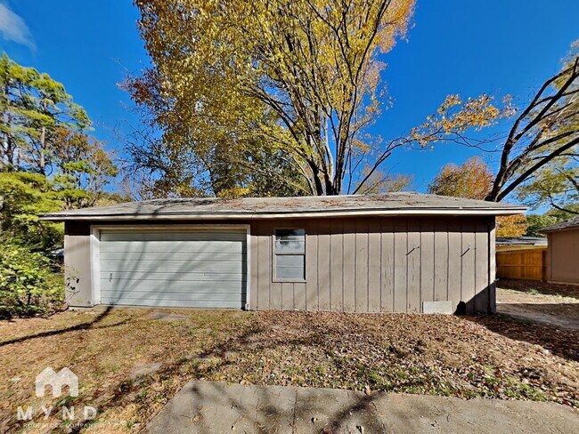 Building Photo - 6575 Ridgewood Rd