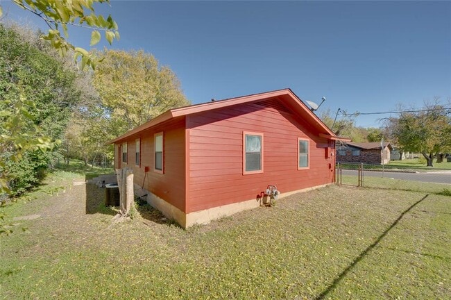 Building Photo - 706 Scenic Dr