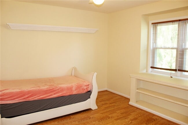 Building Photo - 121 Brittany Cir