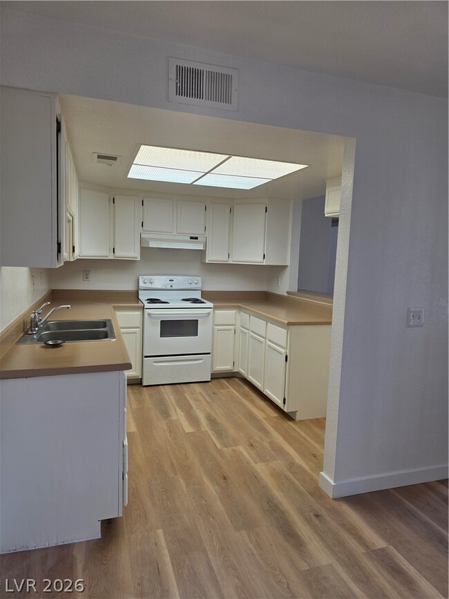 Building Photo - 1601 Justin Ct