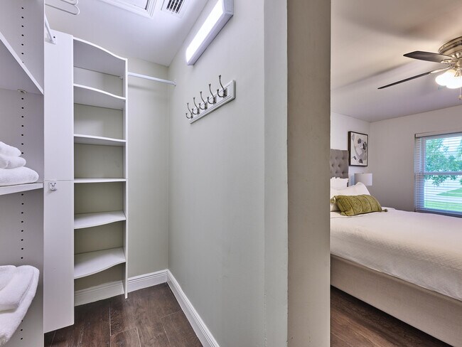 Building Photo - 1267 Summerwood Cir