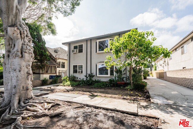 Building Photo - 4023 Lincoln Ave