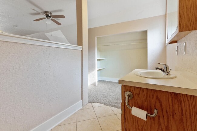 Building Photo - 725 Michigan St