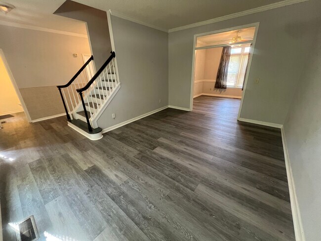 Building Photo - Room in Single Family Home on Daingerfield Dr
