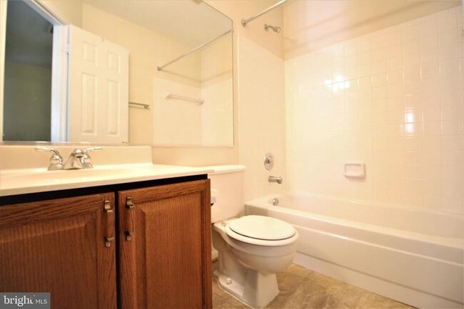 Building Photo - 5317 Buxton Ct