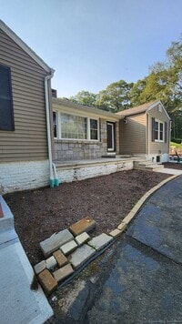 Building Photo - 44 Cedar Hill Rd