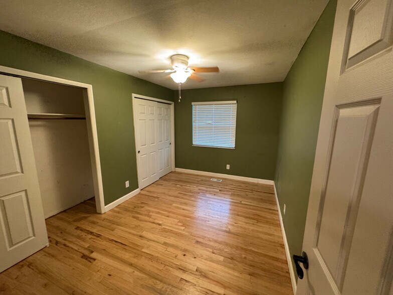 Building Photo - 4459 E Helenwood Dr